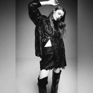 H&M EYELET EMBROIDERY MINI SKIRT